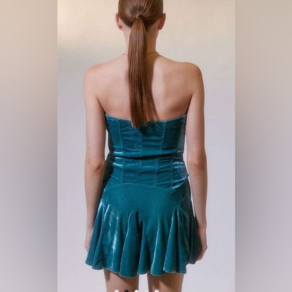 Urban Outfitters NWT Antoinette Velvet Bustier Pleated Hem Mini Dress Size M - Picture 4 of 15